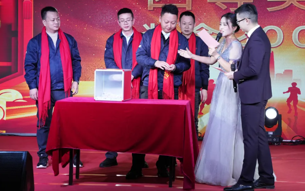 黄石918博天堂2024年终晚会：凝心聚力，，，，，，，，共创绚烂！